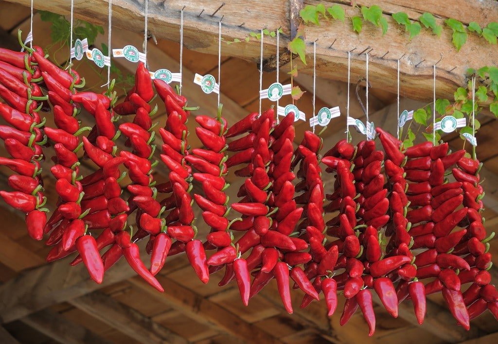 piment-espelette-cordes-pays-basque