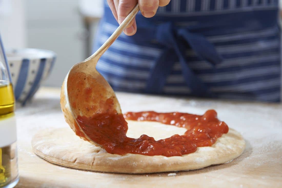 Pizza-Basque-Sauce-Tomate-puree-de-piment-d-espelette