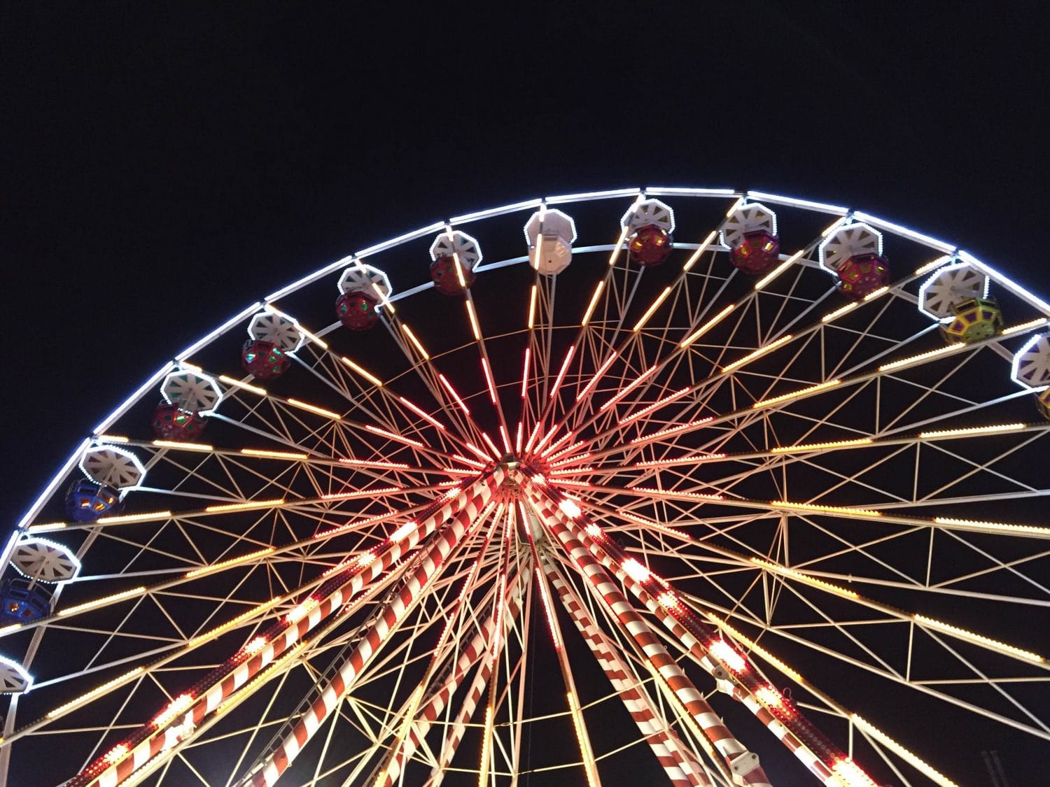Roue-noel-Bayonne-fete-foraine-pays-basque