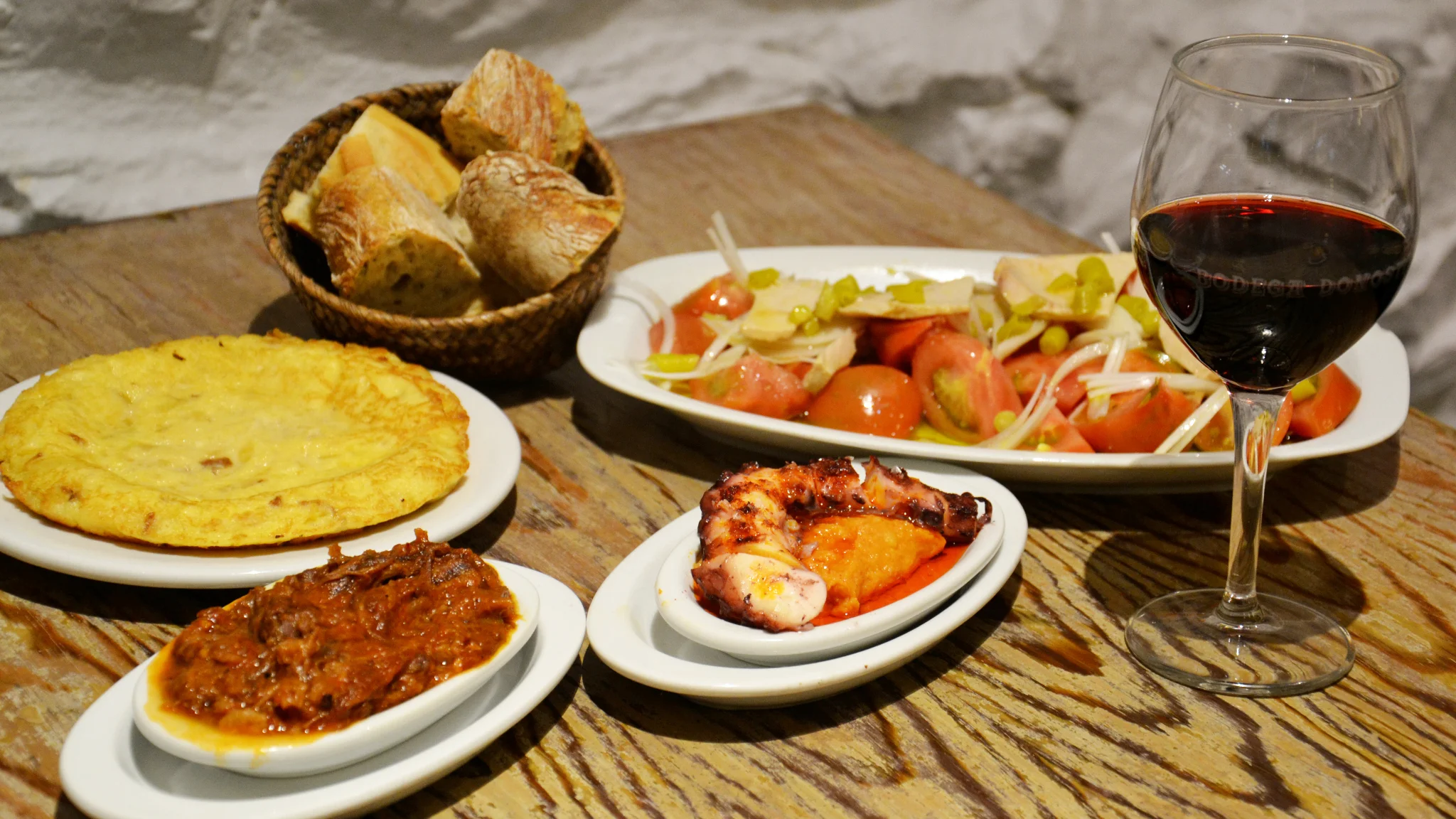 bodega-pays-basque-san-sebastian-pintxos-donostia-plats