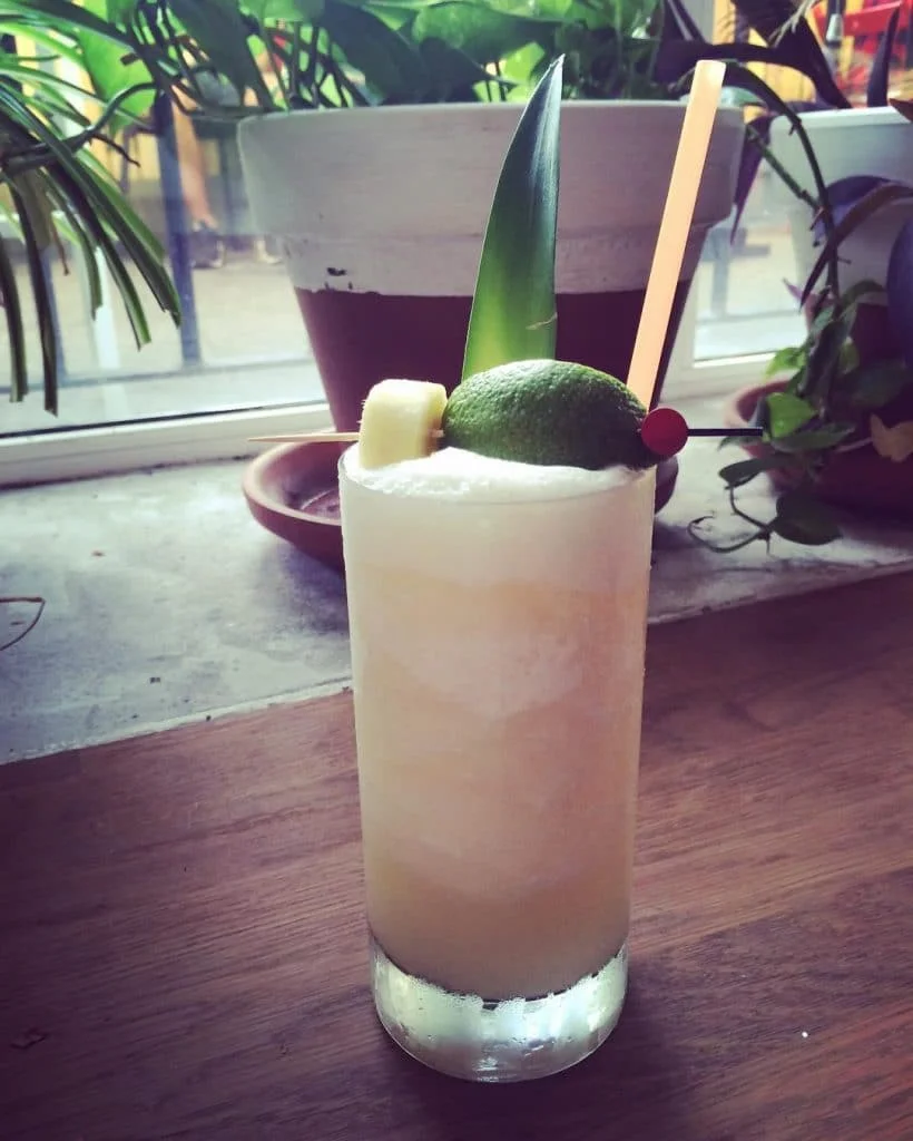 une-journee-dans-le-quartier-de-san-sebastian-gros-pays-basque-terrasse-cocktail