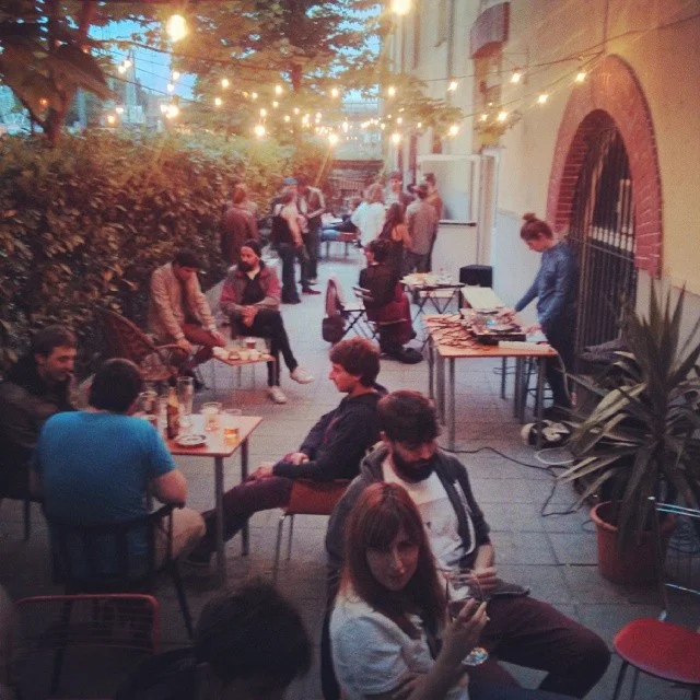 une-journee-dans-le-quartier-de-san-sebastian-gros-pays-basque-terrasse-bar