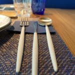 san-sebastian-takatak-bar-pays-basque-pais-vasco-table-couverts