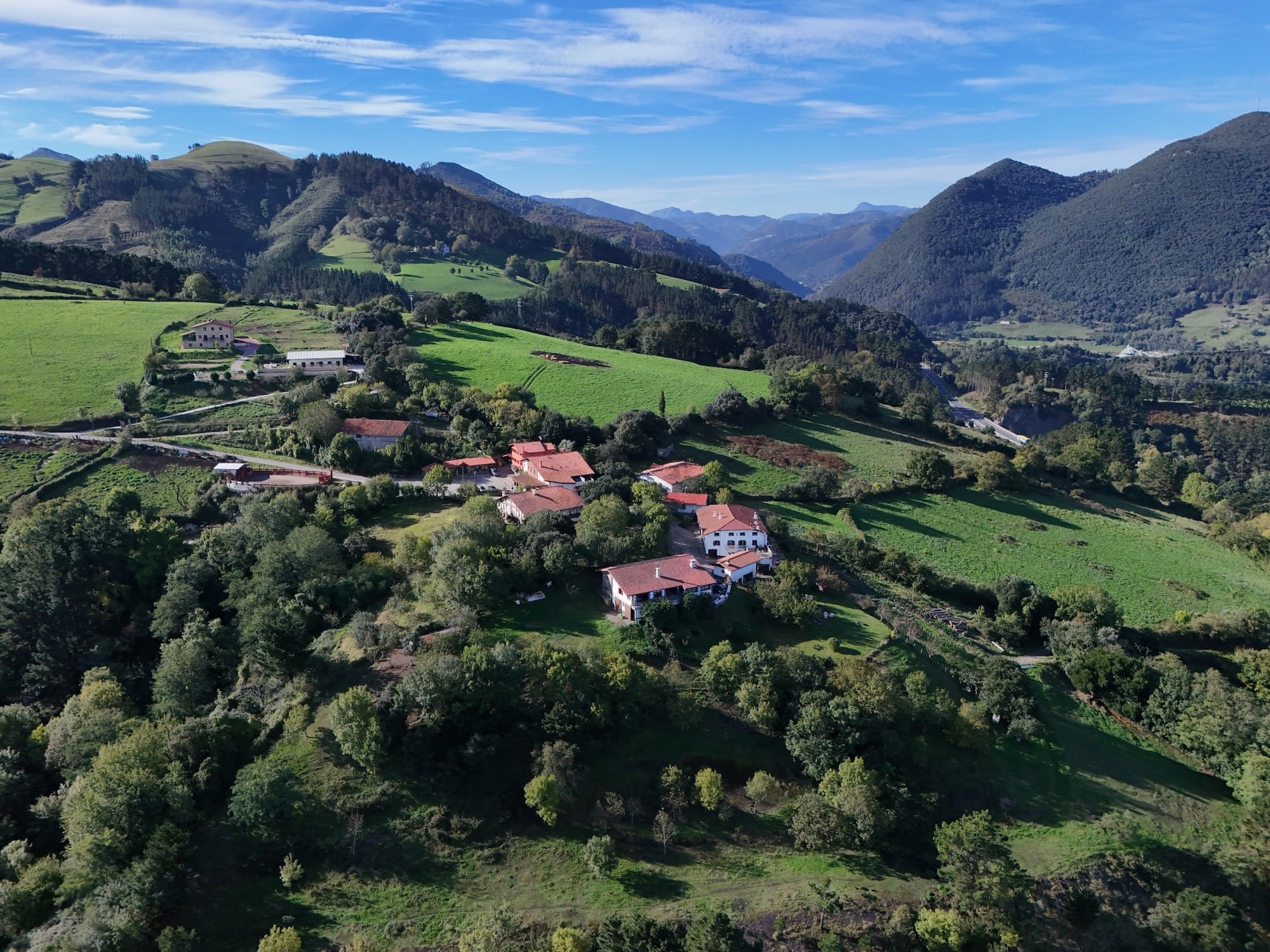 À Deba, les vagues rencontrent les collines - Paysbasque.net